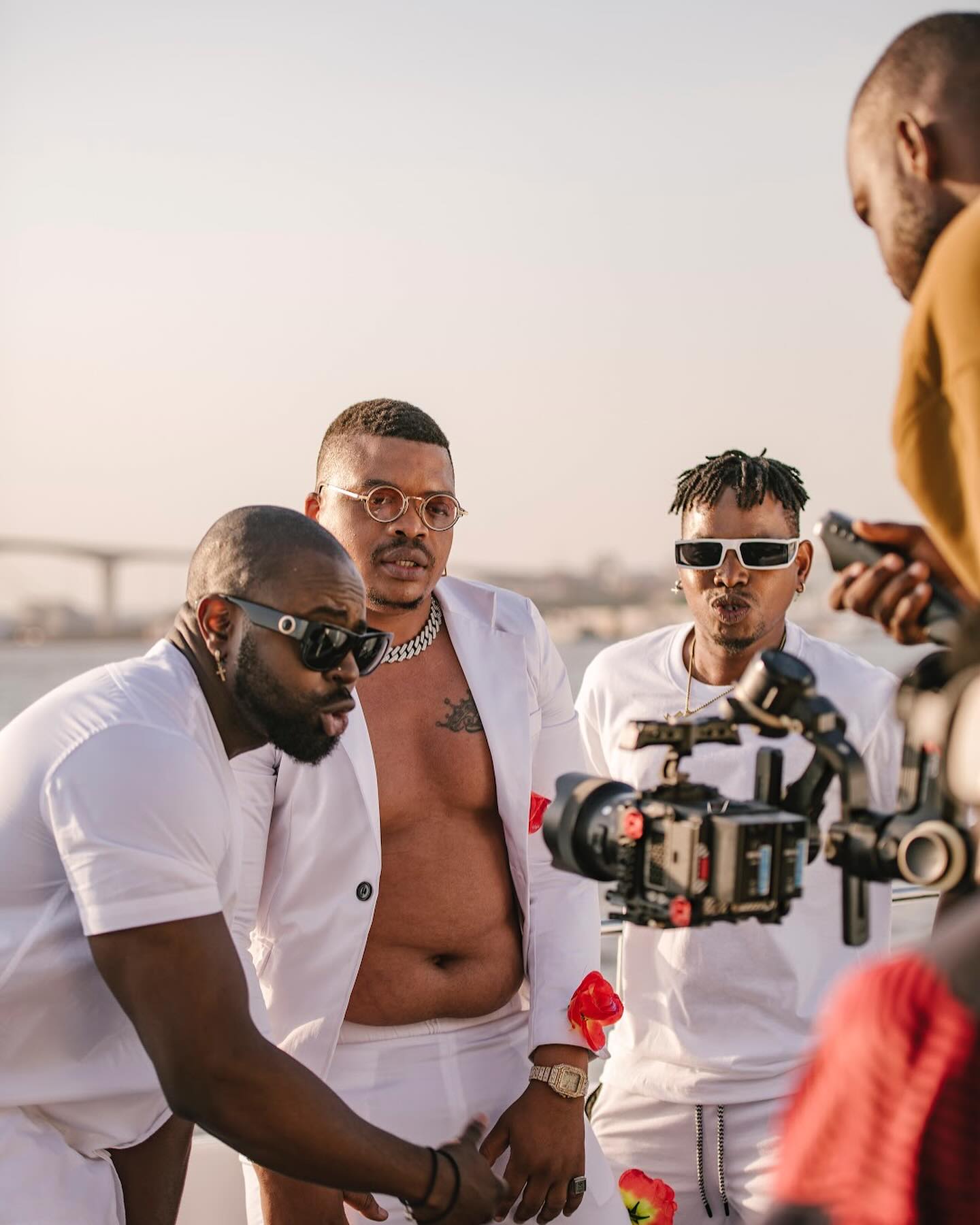 Ellputo une forças com Vizzow Nice, Mano Tsotsi e Prince para lançar a música de Dezembro