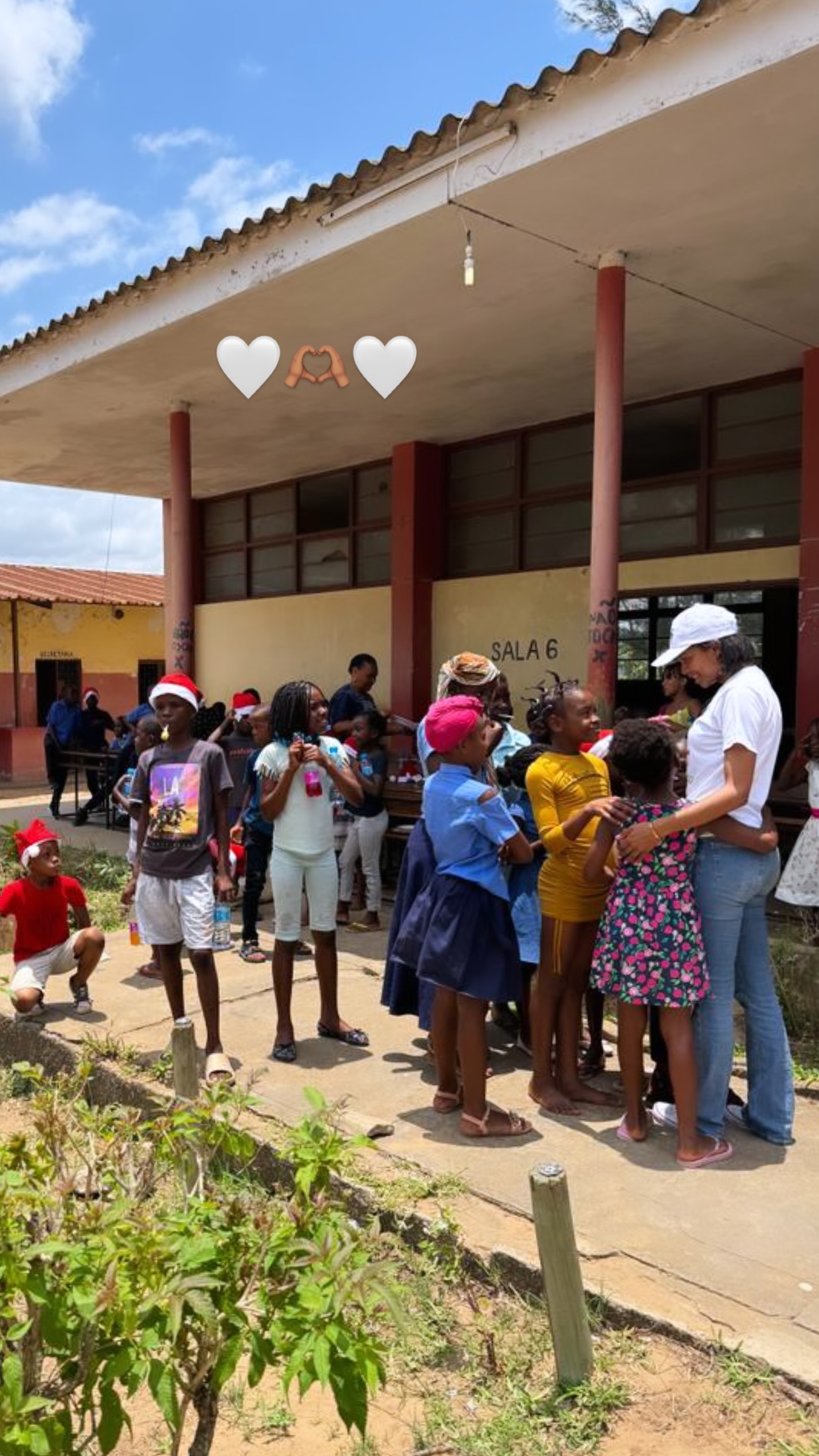 Nabila Ramos partilha vídeo emocionante de celebração de natal com Crianças Órfãs da KaTembe
