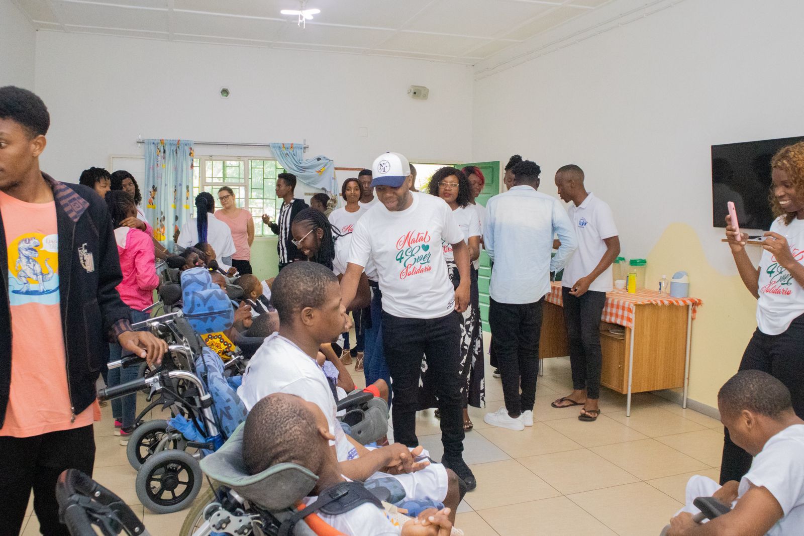 Nivaldo Thierry proporciona alegria às crianças do Orfanato Dom Orione