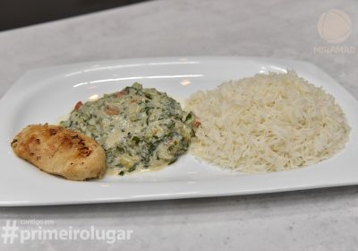 Receita Deliciosa de Caril de Couve com Amendoim, Arroz de Coco e Peito de Frango