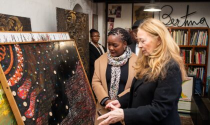Ministra da Cultura e Turismo visita espólio de Bertina Lopes 