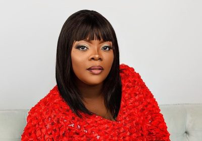 Lourena Nhate Longe dos Palcos, mas alegrando corações de casados todos os meses