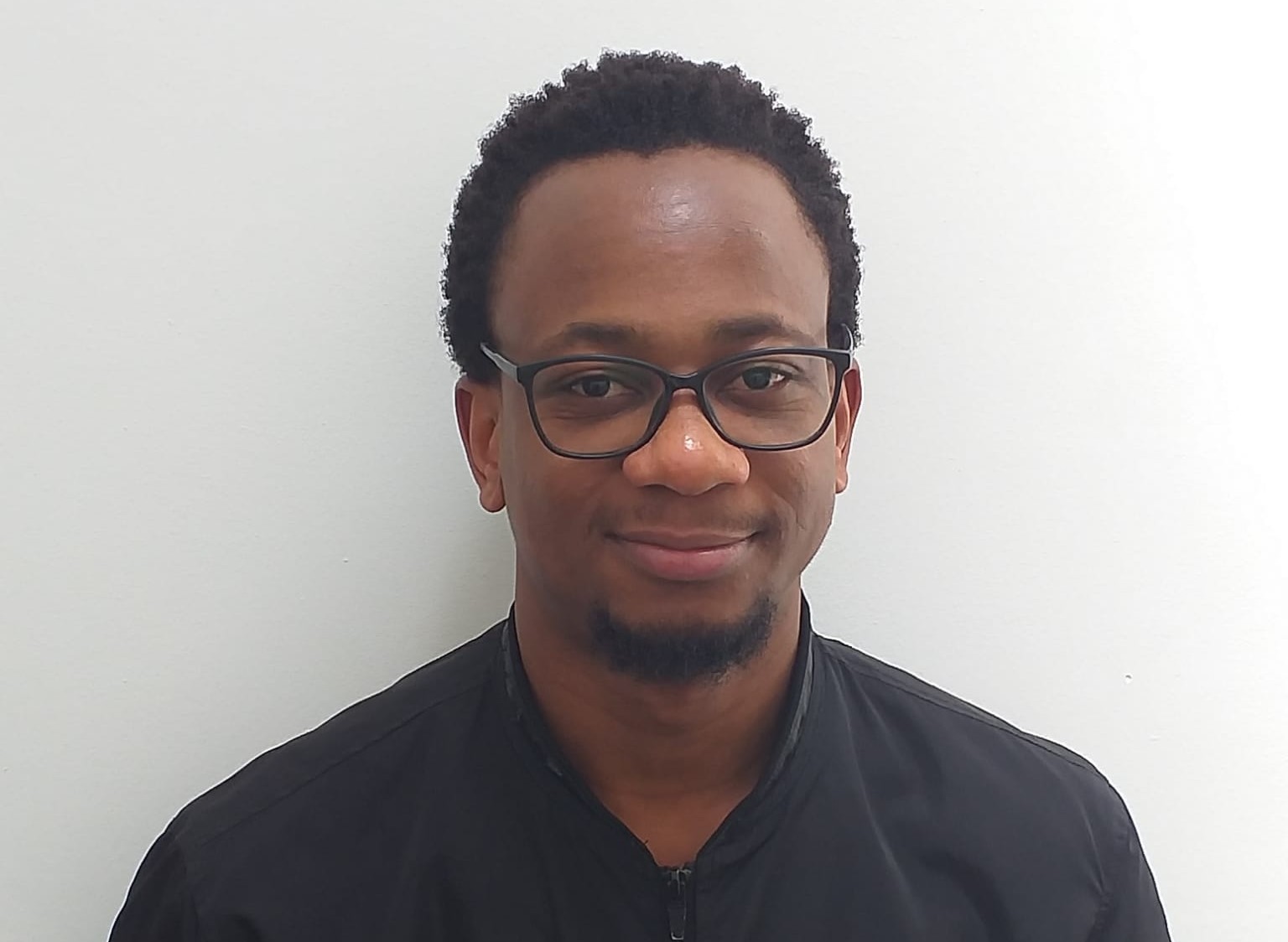 Sérgio Raimundo representa Moçambique no Encontro de Escritores de Língua Portuguesa em Cabo Verde