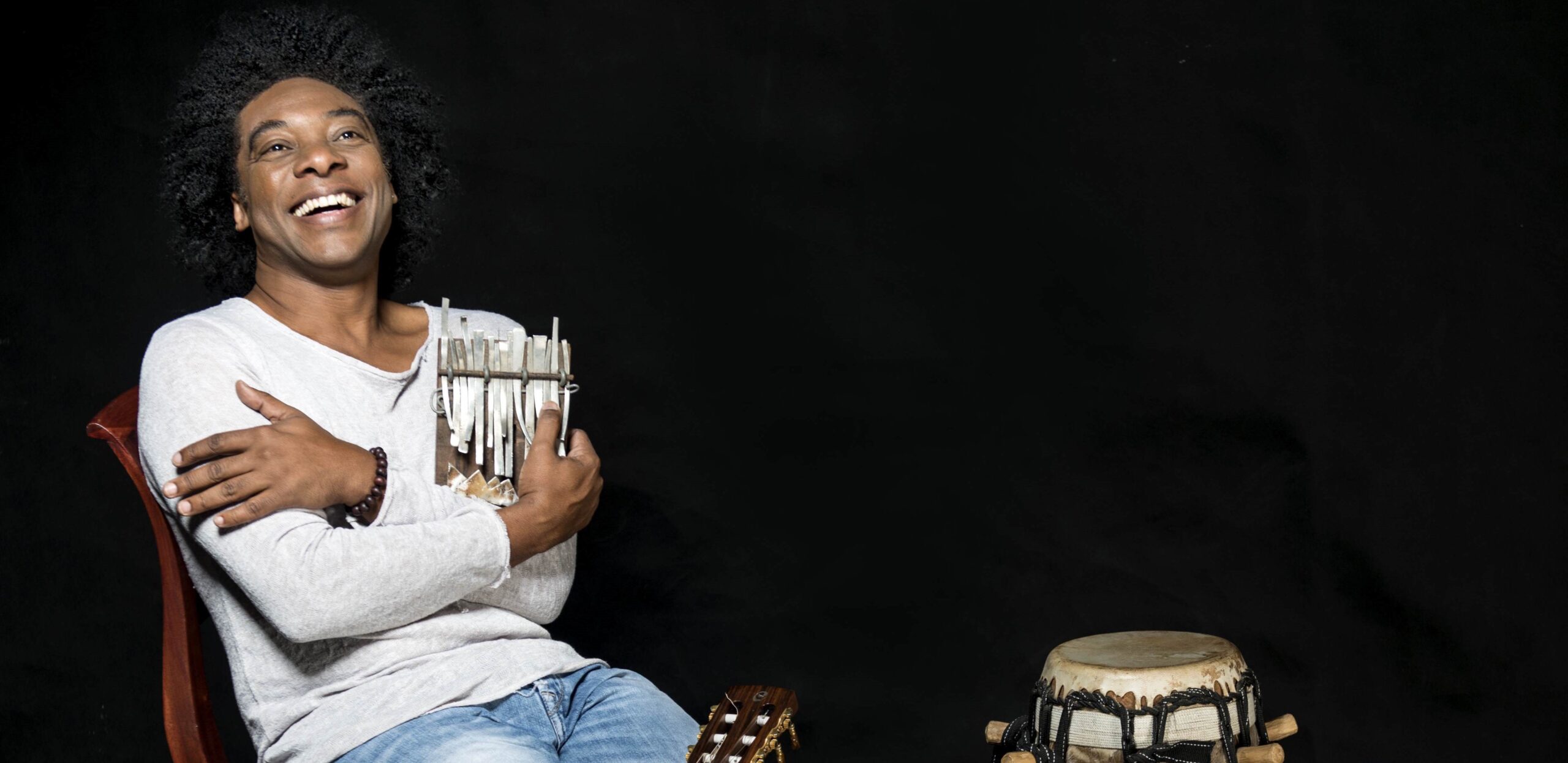 Stewart Sukuma oferece “Chuva de Afectos” na maior festa dos 40 anos de carreira 