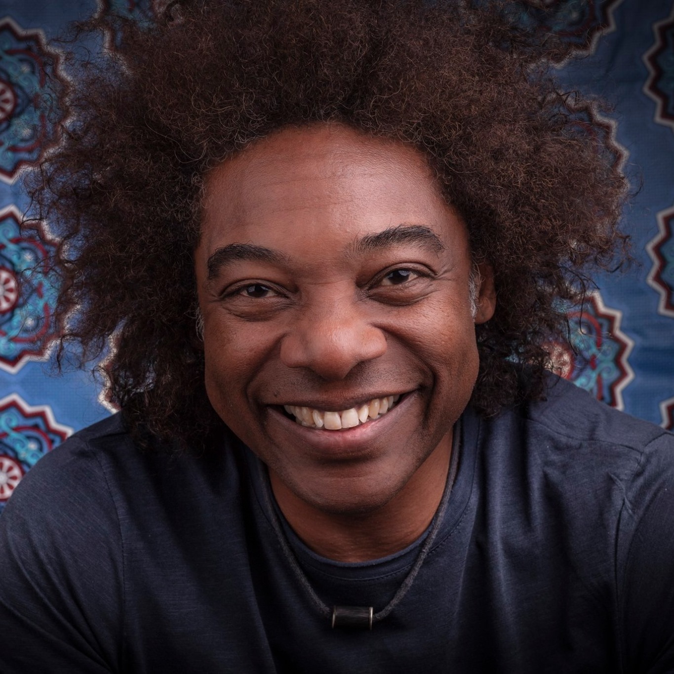 Stewart Sukuma Celebra 40 Anos de carreira em concerto beneficente