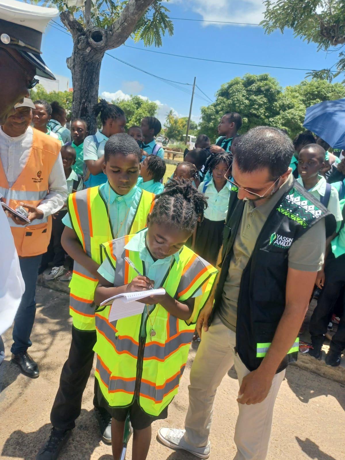 Fundação Yassin Amuji e Grupo Sir Motors juntam-se para apoio a segurança rodoviária em Inhambane