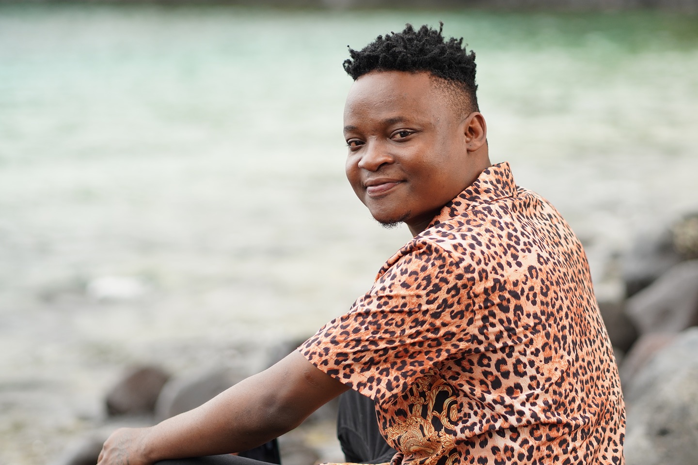 Valter Artistico sai ileso de um grave acidente a caminho de um show em Guijá, Gaza