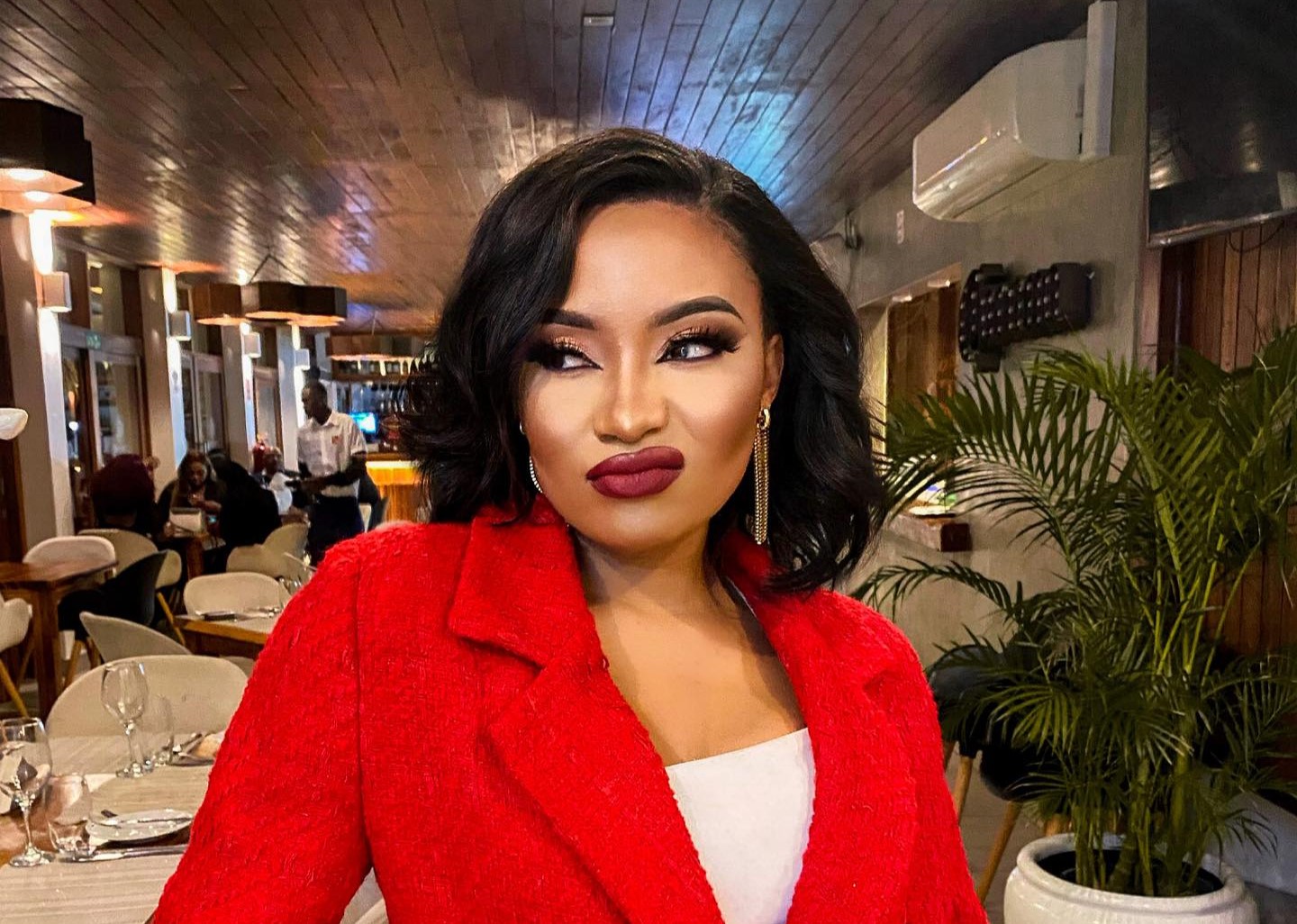 Conheça o novo namorado da Nicoll Gonçalves, depois do chinês, Simon Silver e Alcy 