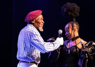 A Crítica: Dezasseis êxitos da Assa Matusse lotam a maior sala de Maputo