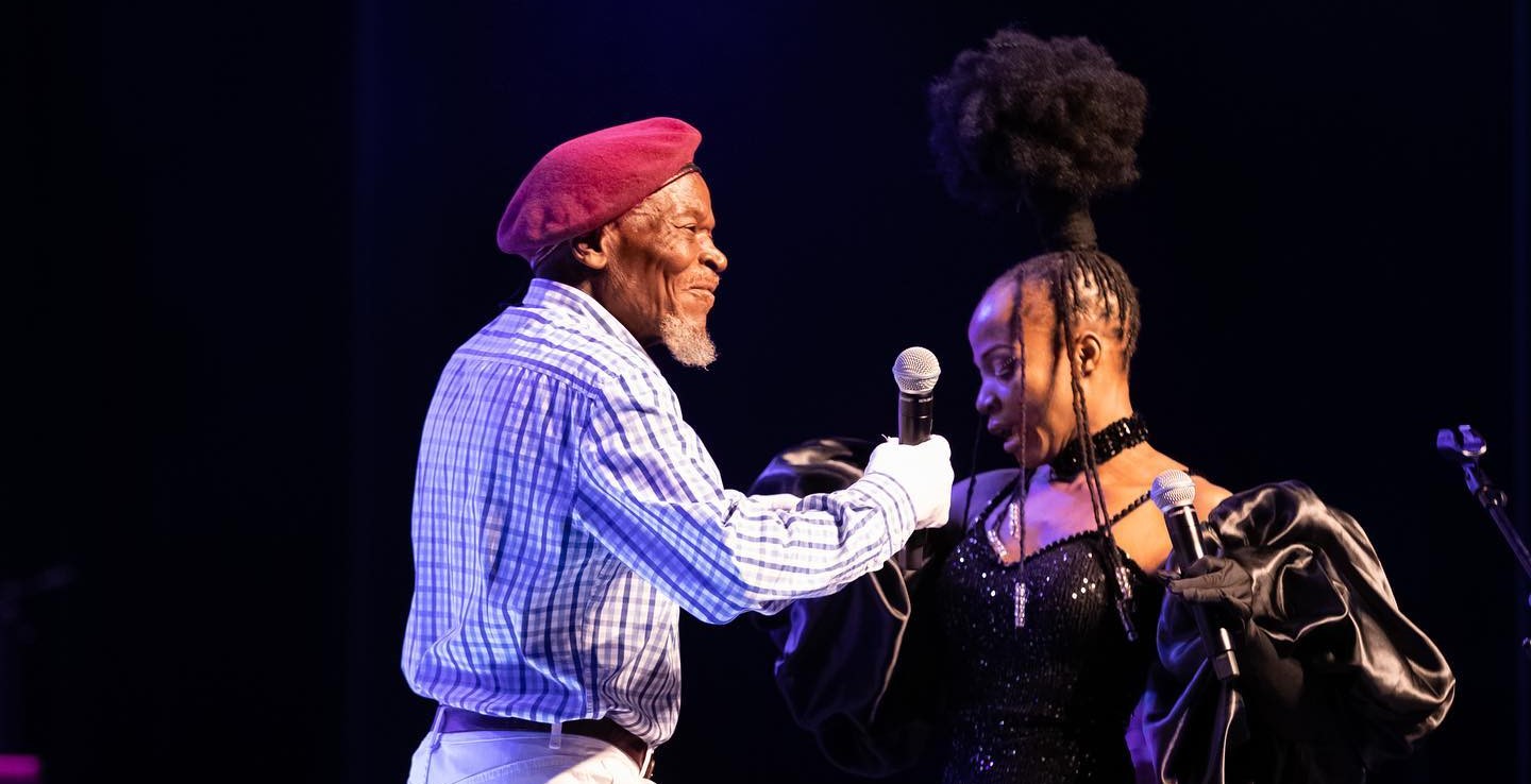 A Crítica: Dezasseis êxitos da Assa Matusse lotam a maior sala de Maputo