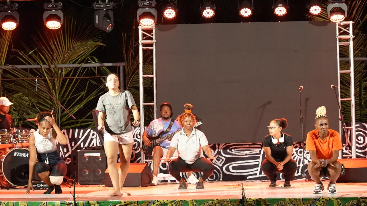 Produção do bailado “A Dança da Poligamia” apoia jovens e vítimas de desastres naturais em Inhambane