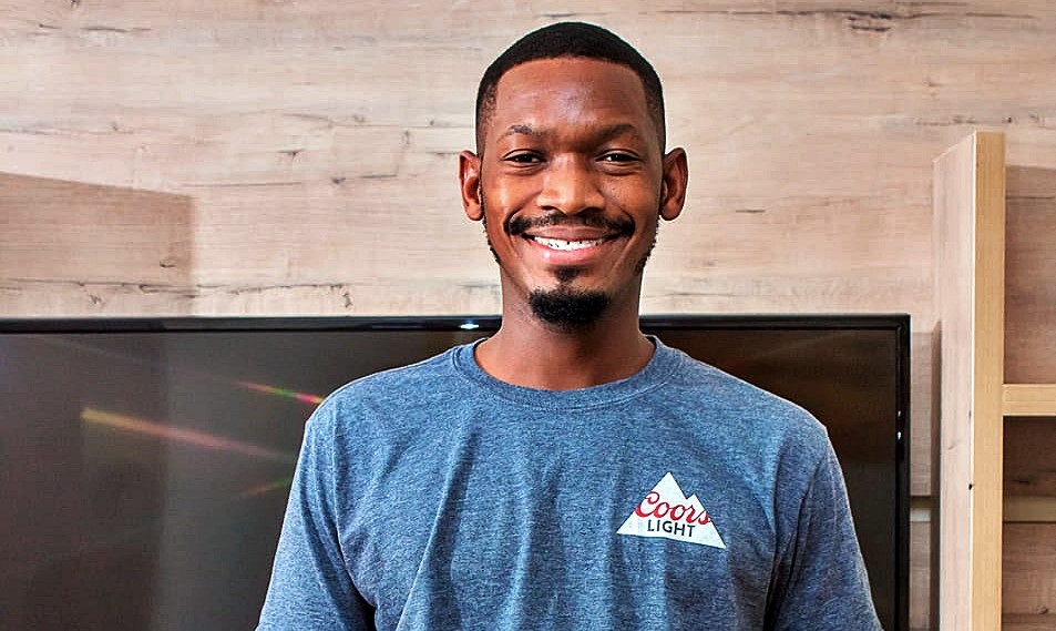 Amílcar Armando Rajá estreia-se com “A Intimidade das Sementes”