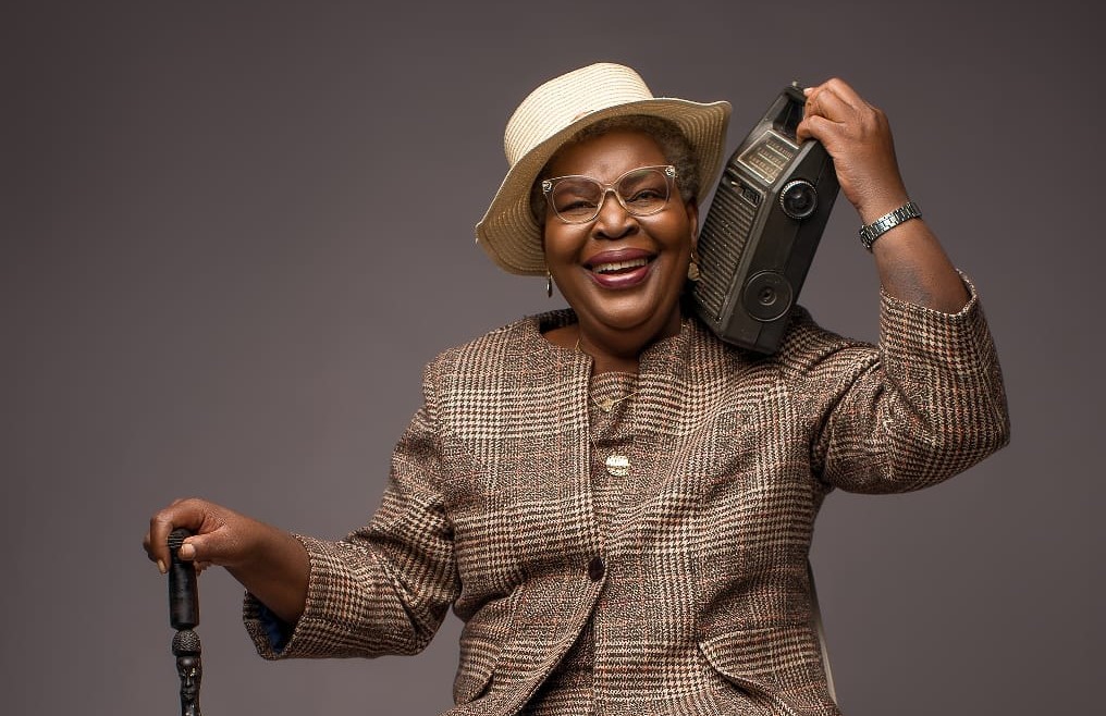 Paulina Chiziane fala sobre a libertação financeira das mulheres africanas em Angola 