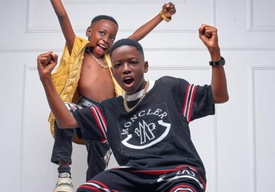 Jimmy Dludlu junta-se a dupla de palmo e meio para celebrar a vida