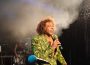Mesmo com chuva, fãs lotam o Porto de Maputo no show dos 40 anos de carreira de Stewart Sukuma