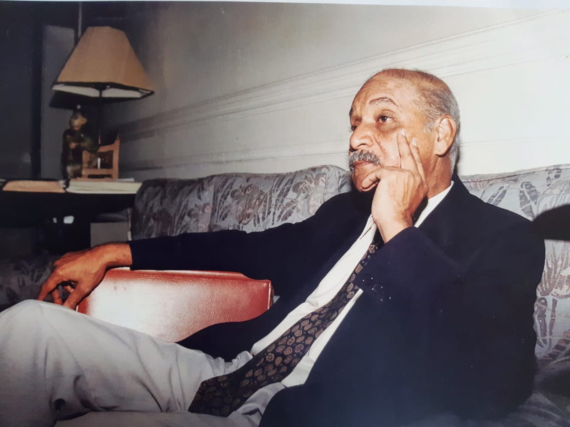 José Craveirinha homenageado com estátua de marmorite e granilite em Maputo