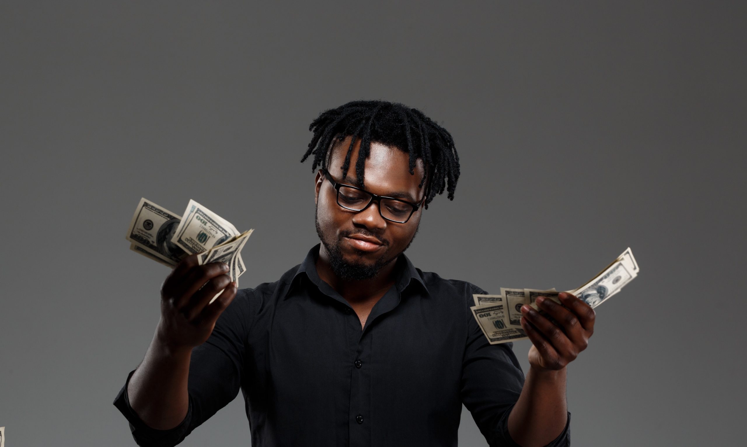 “Os artistas nacionais devem “comer” dinheiro com as músicas que cantam” – Mavusso Nhumaio