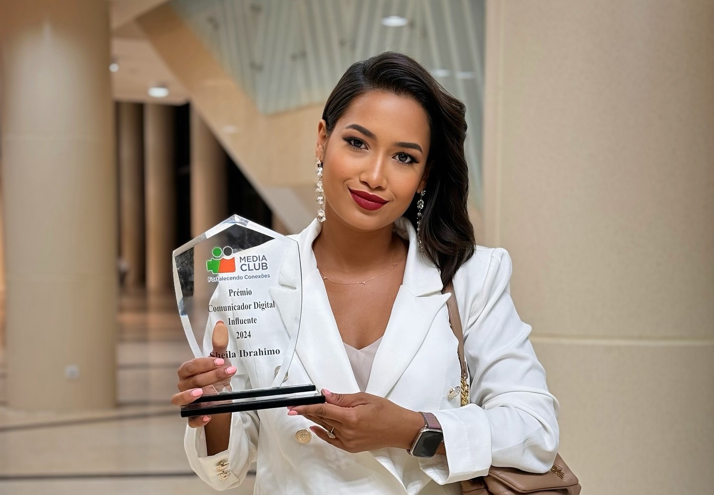 Sheila Ibrahimo vence o prémio de Comunicador Digital Influente 2024