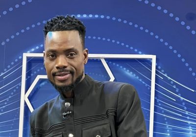 Nasceu o terceiro filho do apresentador Helton Sinete