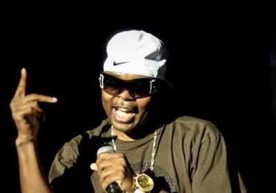 Verão derrete o país sem música de Mc Roger: “Já Não Há Nada, Kota?”