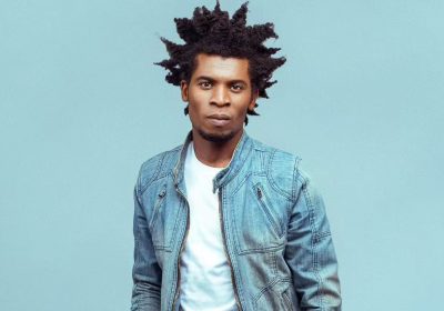 Nordino Chambal rega o seu rosto de lágrimas ao falar da mãe