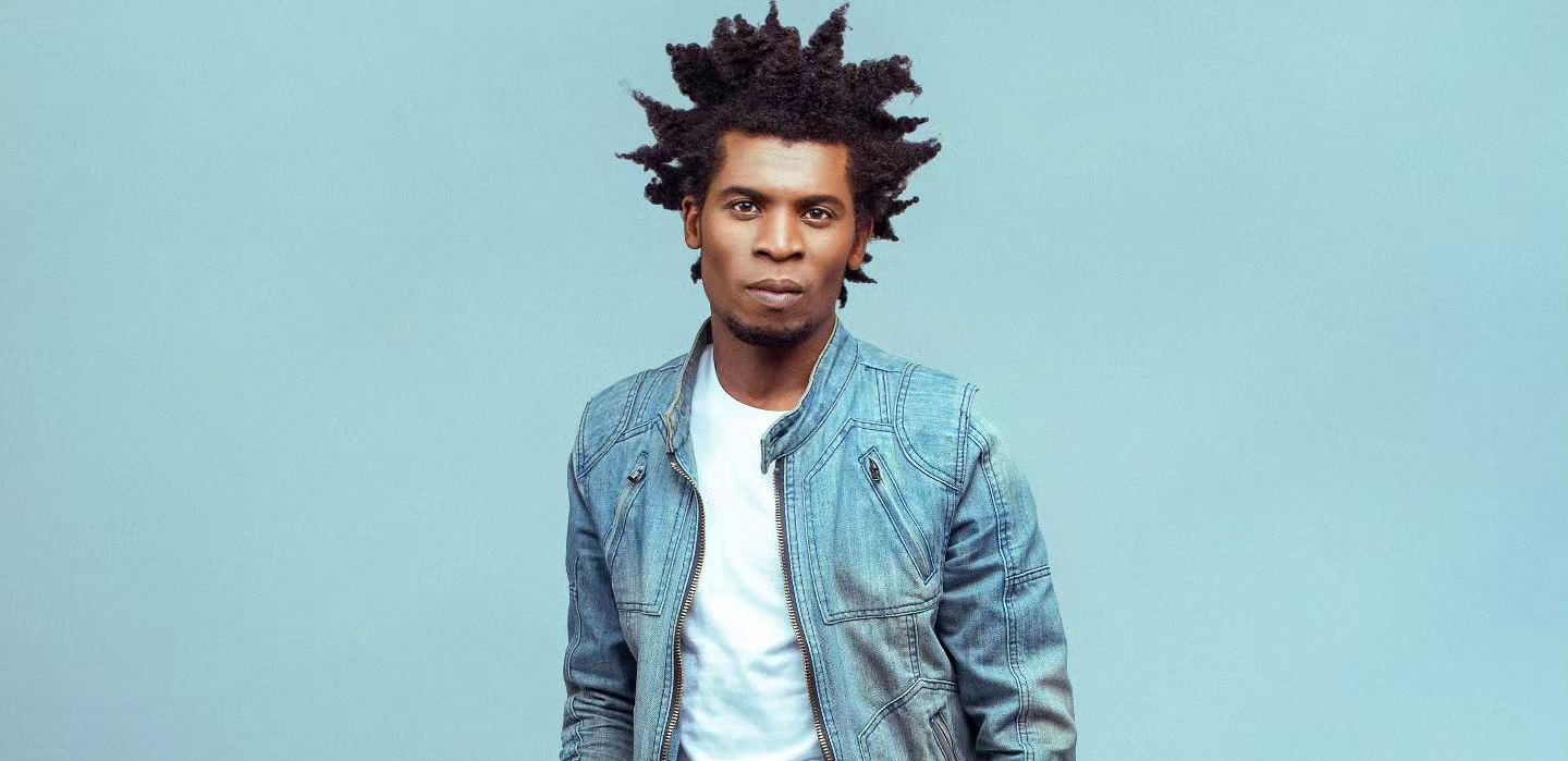 Nordino Chambal rega o seu rosto de lágrimas ao falar da mãe