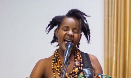 Osvalda Nhacune: artista explora temáticas sociais através da música em língua Bantu
