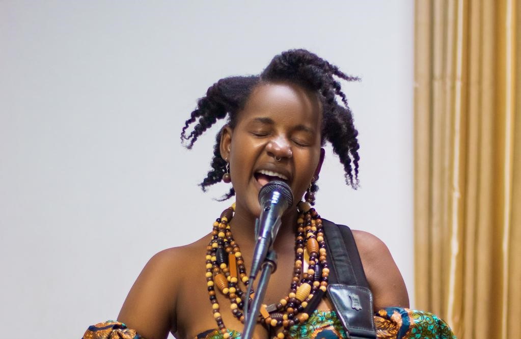 Osvalda Nhacune: artista explora temáticas sociais através da música em língua Bantu