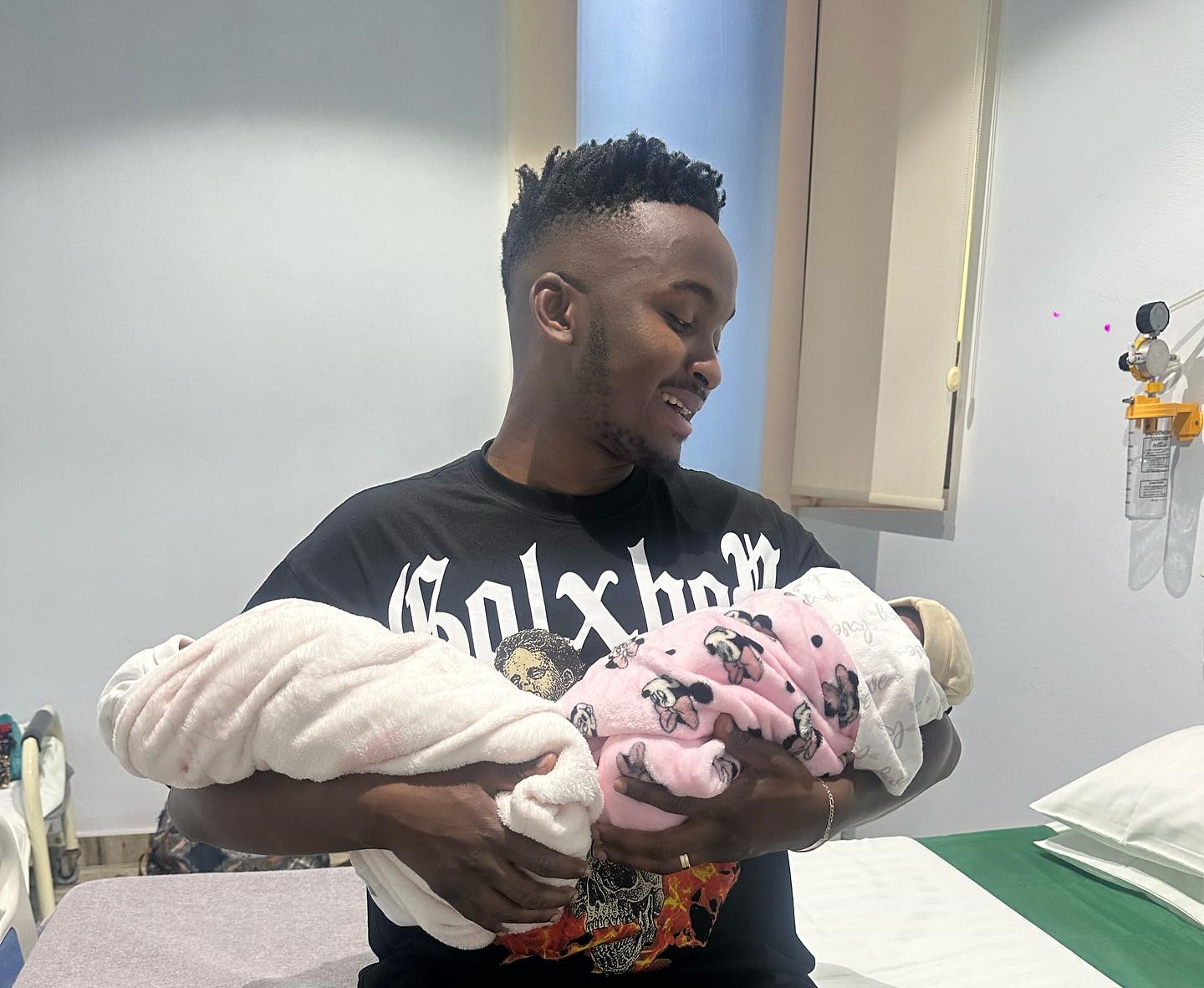 Picasso e Nandy celebram a chegada de gêmeas 