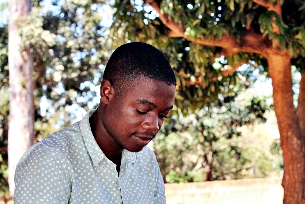 Jeconias Mocumbe lança “O Lado Sujo Da Metáfora”