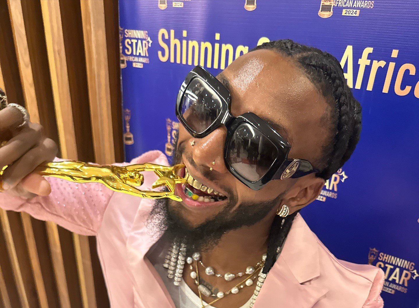 DeHermes eleva o Pandza e vence 2 Prémios no Shinning Star Africa Awards na África do Sul