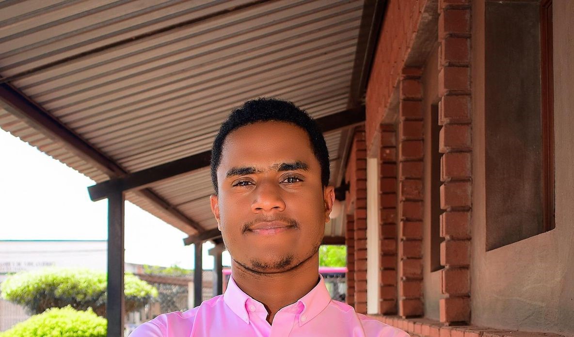 Edgar Magalhães lança o “Dicionário das Profissões” em Lichinga