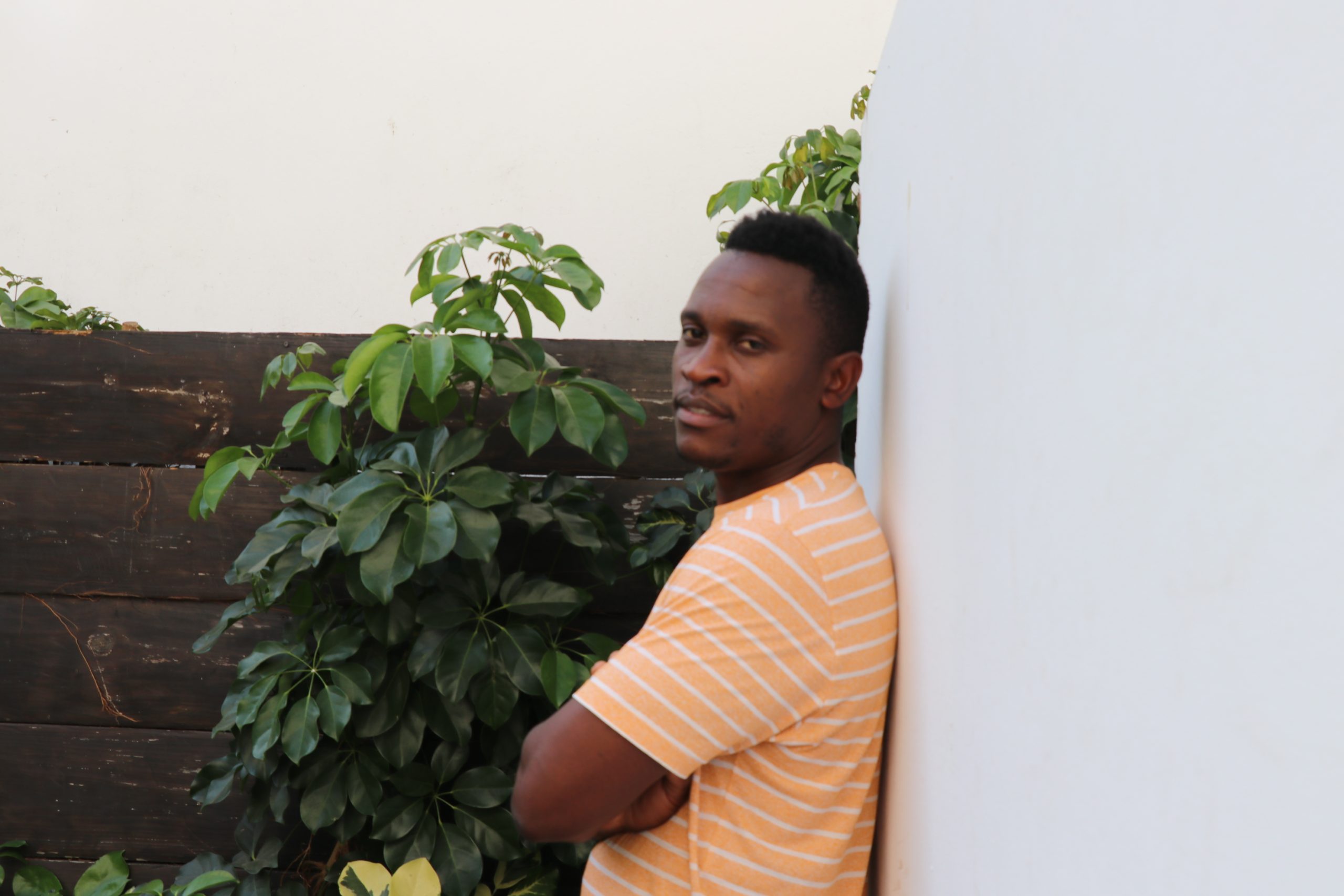 Titos Pelembe expõe “Fragmentos da Vida II” na Fundação Fernando Leite Couto