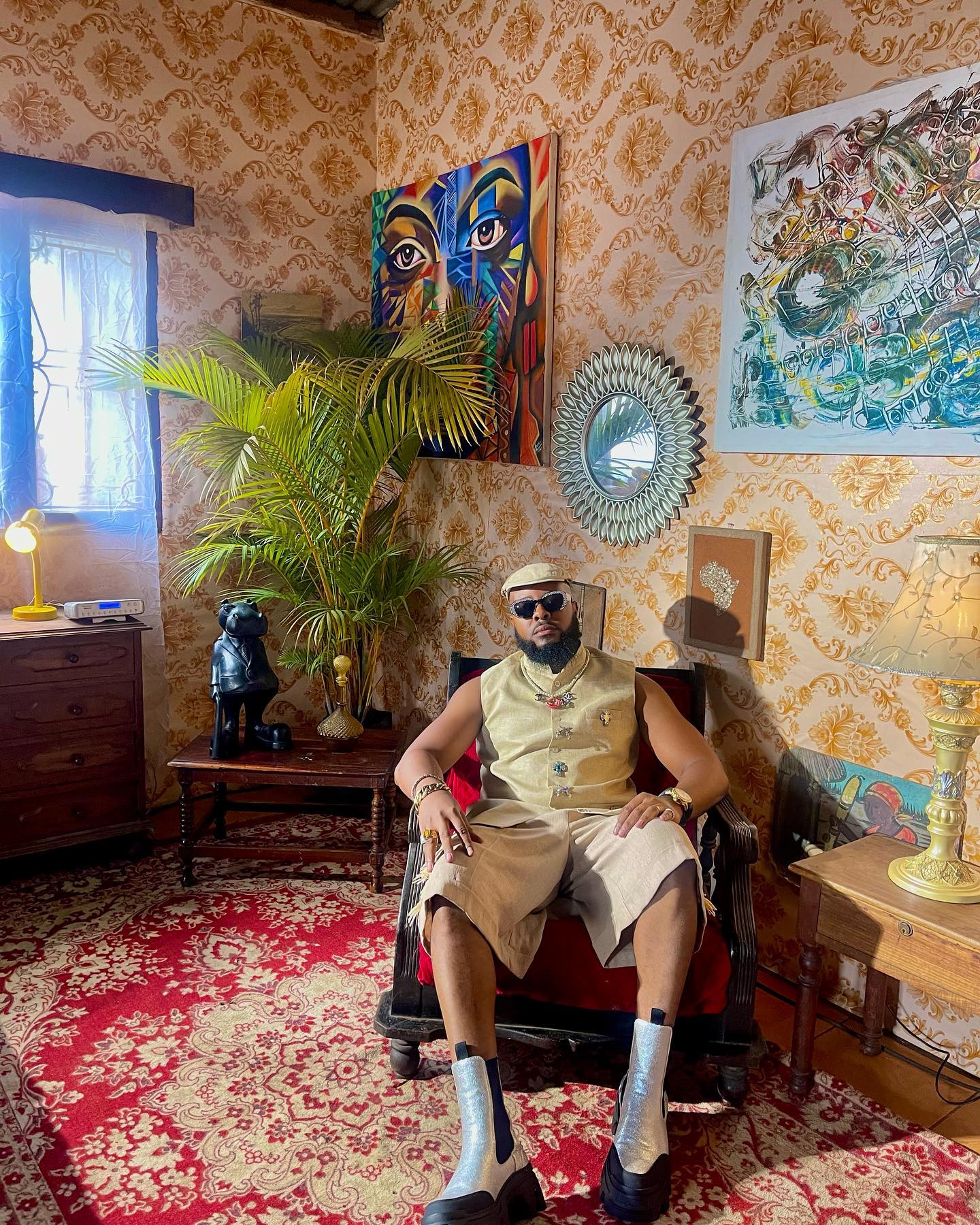 Mr. Kuka lança o vídeo “Bilhete de ida e volta” com Pika Tembe