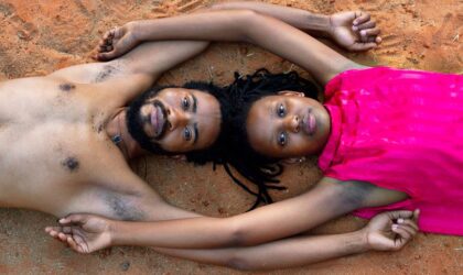 Teatro Avenida acolhe a estreia da peça teatral “O Casal Palavrakis – os leprosos”