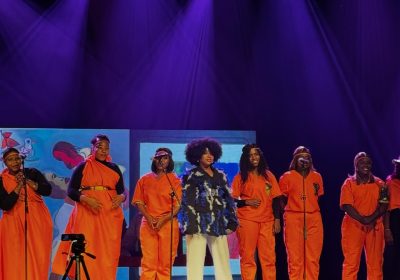 Dama do Bling canta a música “Desabafo de um recluso” com reclusas da Cadeia de Ndlavela