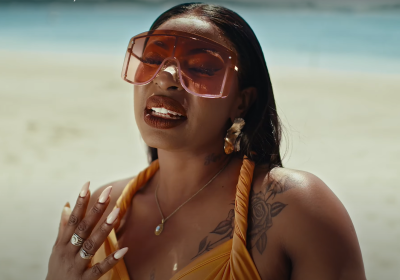 Liloca canta como é bom sentir saudades da pessoa que amamos em “Vilela”