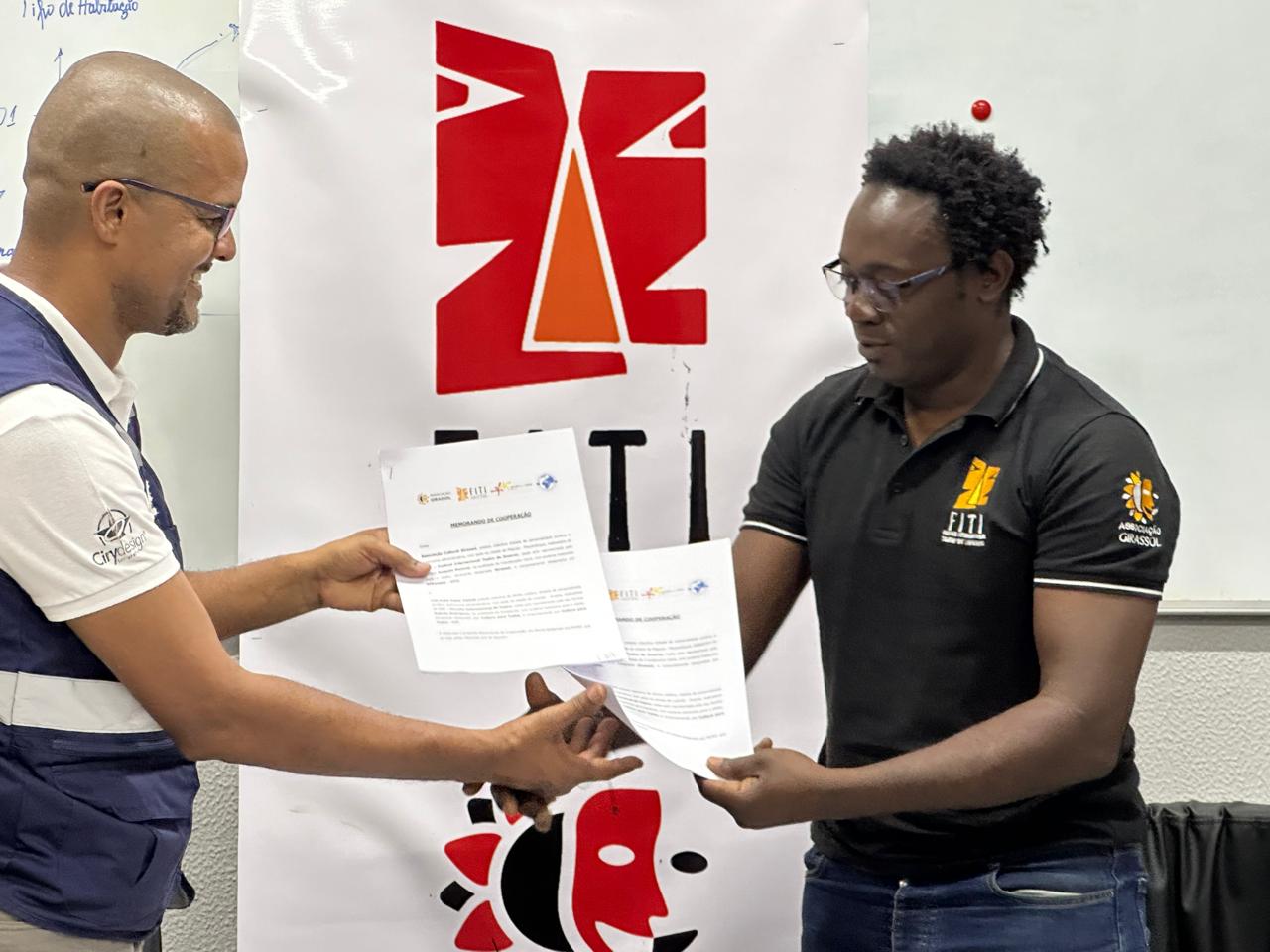 Girassol e Cultura para todos firmam parceria para promover teatro em Moçambique e Angola