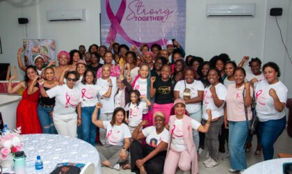 Evento STRONG TOGETHER alusivo ao Outubro Rosa  reúne cerca de 100 pessoas