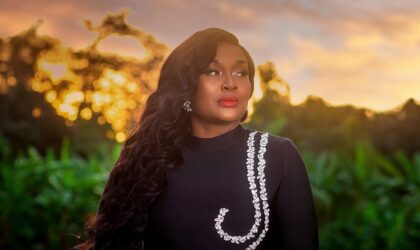 “Se todos estivermos de mãos dadas, as armas estarão no chão” – Lizha James