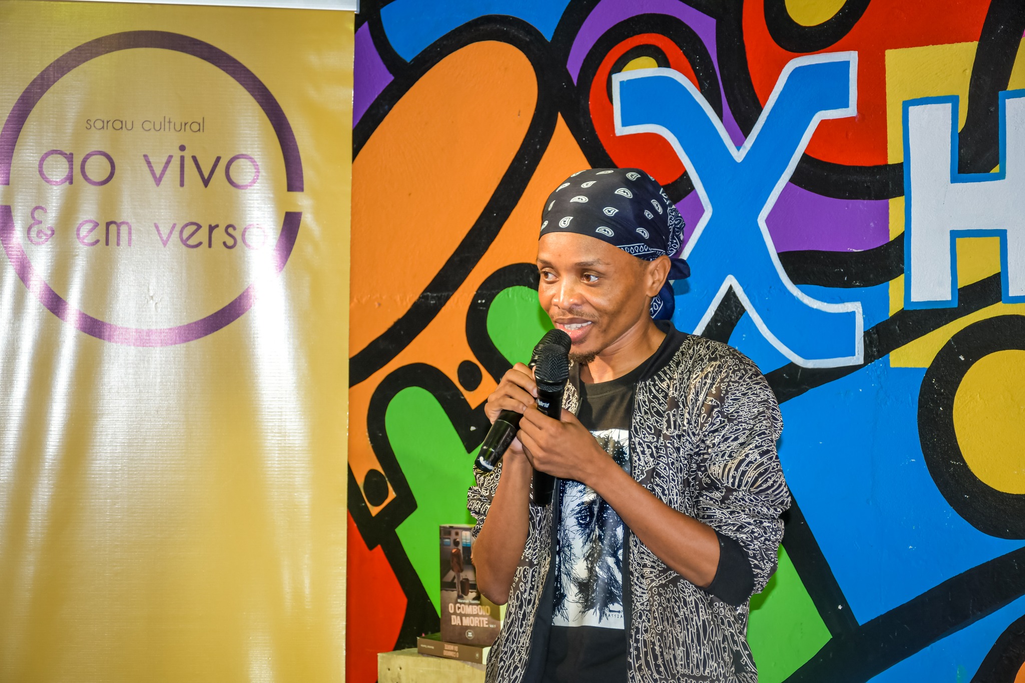 Obedes Lobadias anuncia o lançamento de “Labiríntimos ou poemas mal escritos”