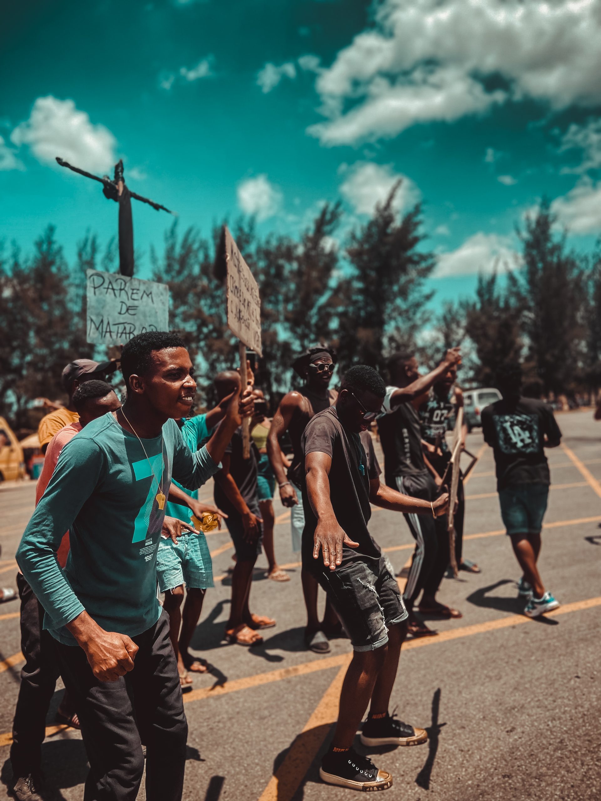 Descubra algumas músicas lançadas no âmbito das manifestações pós-eleitorais Descubra algumas músicas lançadas no âmbito das manifestações pós-eleitorais