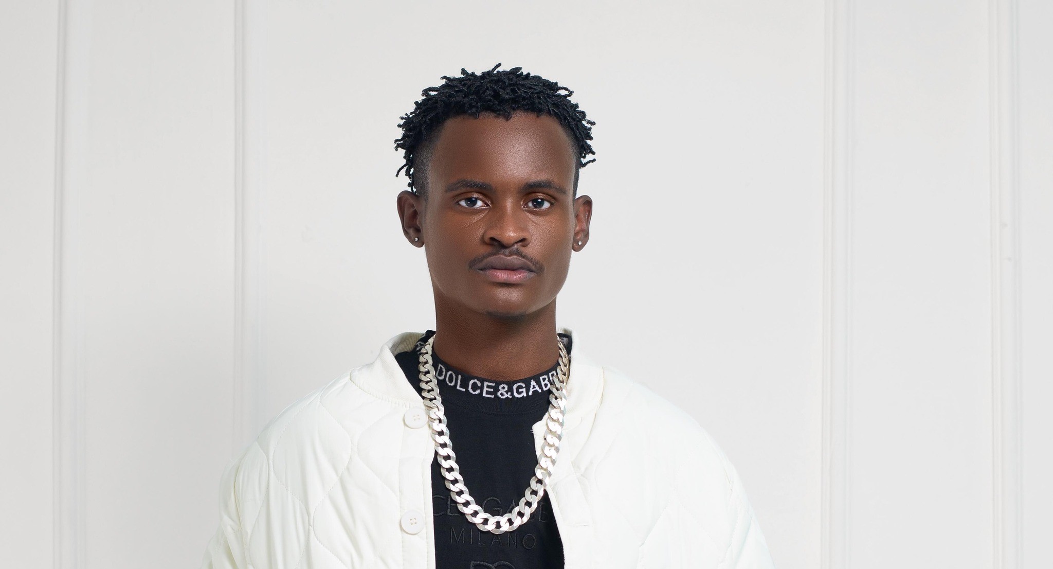 Personagem”: Fokiss Júnior denuncia ostentação vs. realidade familia