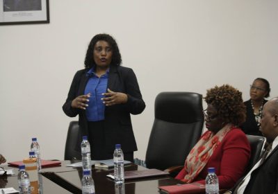 Ministra Samaria Tovela recebe a pasta da Cultura das mãos da Eldevina Materula