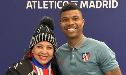 Roberta Miranda acompanha jogo do Atlético de Madrid a convite de Reinildo Mandava