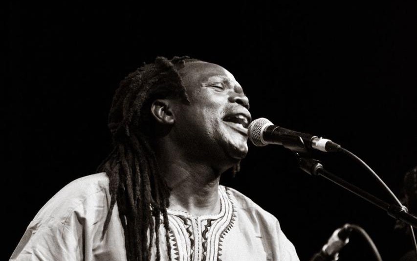 Casimiro Nhussi canta e dança “Noite de Esperança” no Moçambique- China