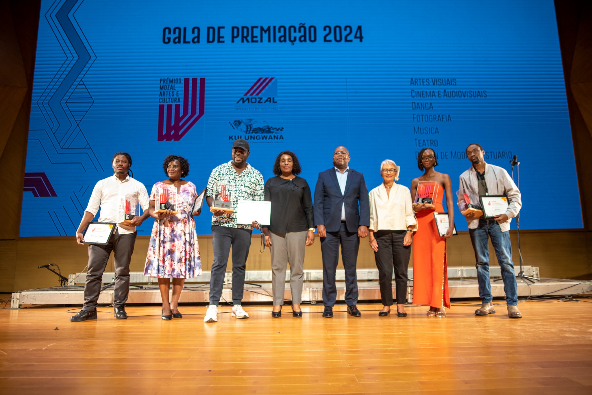 Conheça os vencedores dos Prémios MOZAL Artes e Cultura 2024 Conheça os vencedores dos Prémios MOZAL Artes e Cultura 2024