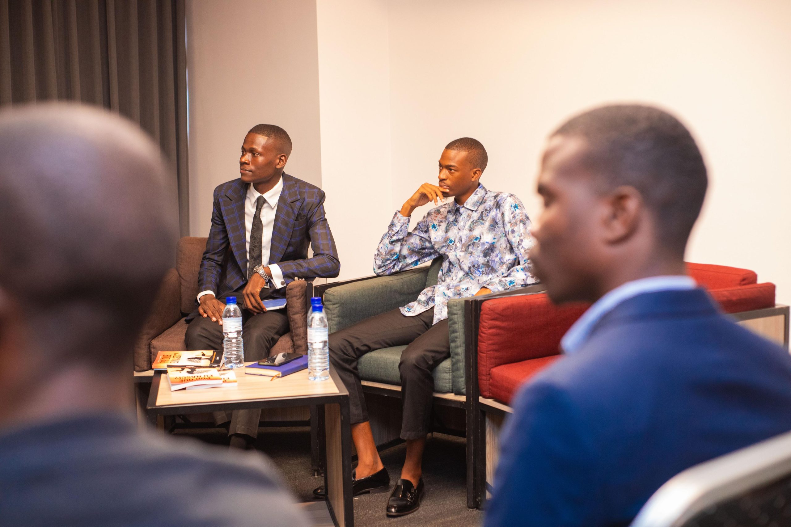 Sheima Sirage lança o livro “Por Que Eu Nasci?” 