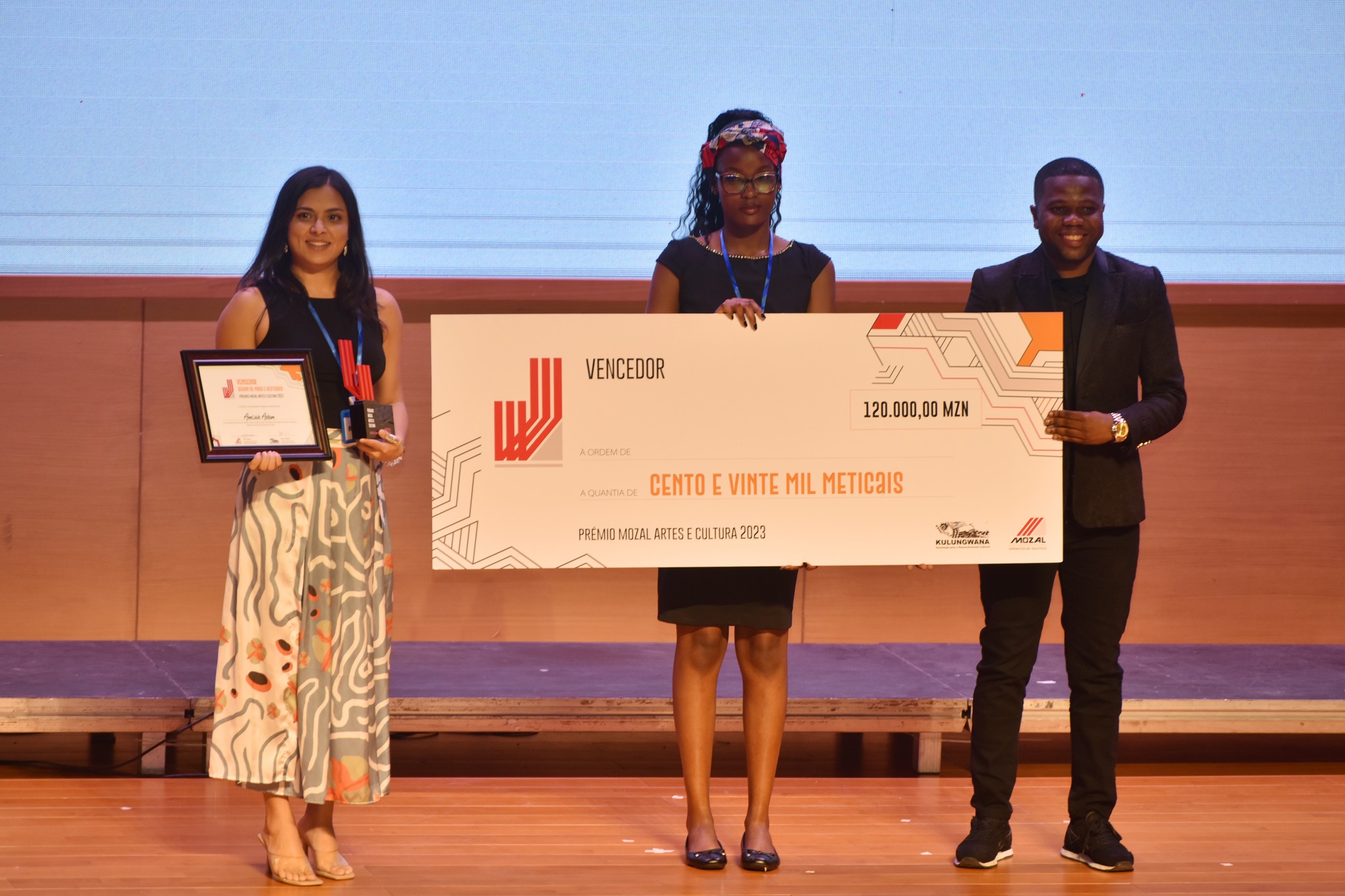 Maputo acolhe gala da 4.ª Edição dos Prémios Mozal Artes e Cultura Maputo acolhe gala da 4.ª Edição dos Prémios Mozal Artes e Cultura