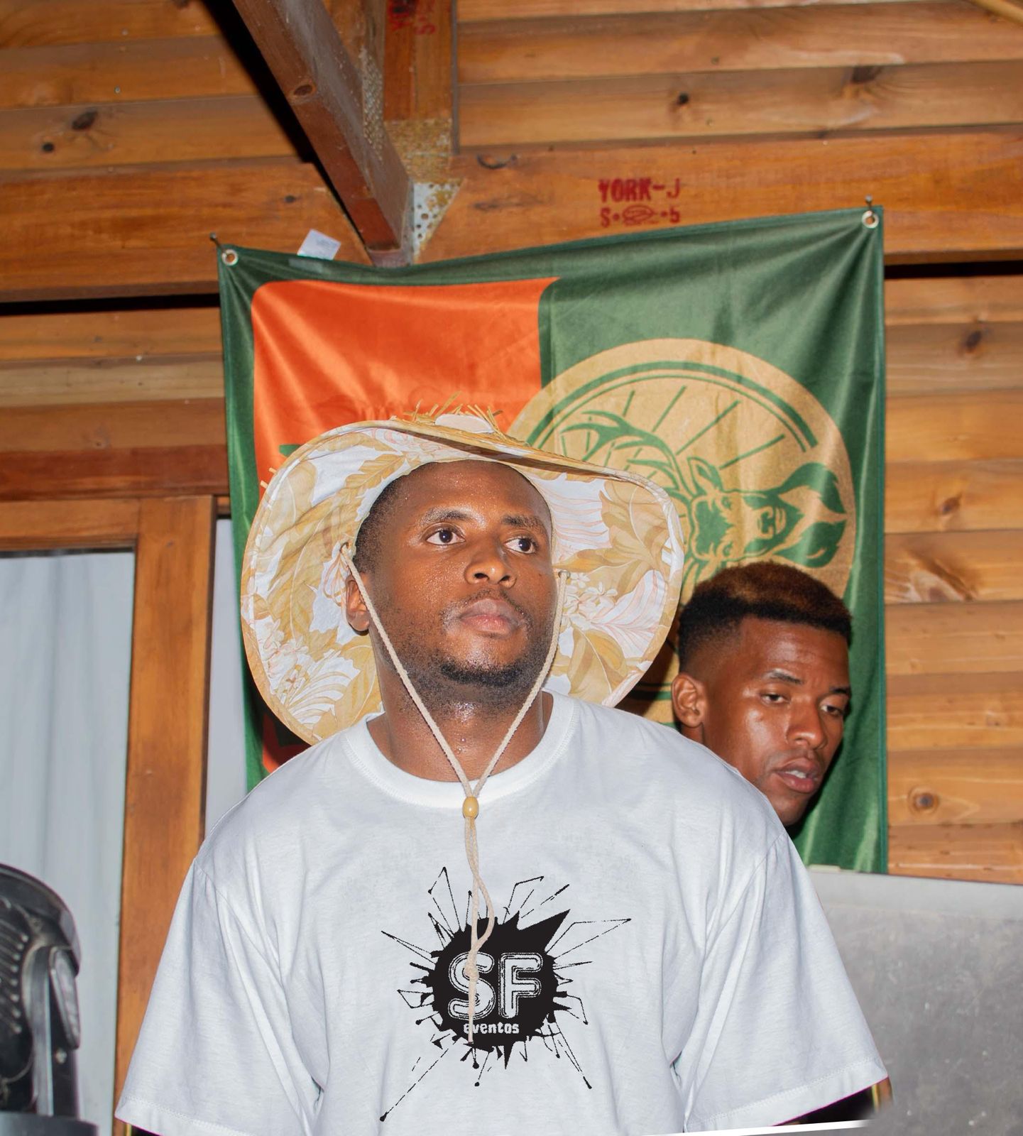 Dj Stick09, o homem que faz dançar e organiza os melhores eventos da Inhaca